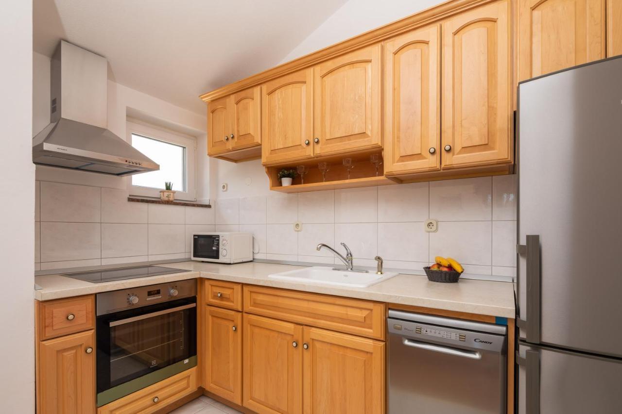 Beachfront Xxl - 2 Apartments Together - Lokva Rogoznica Ngoại thất bức ảnh