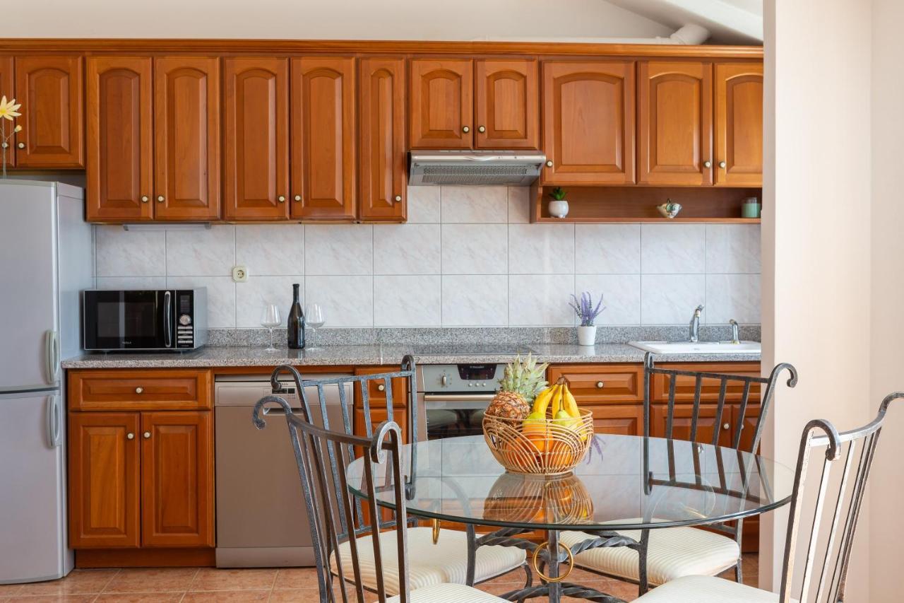 Beachfront Xxl - 2 Apartments Together - Lokva Rogoznica Ngoại thất bức ảnh
