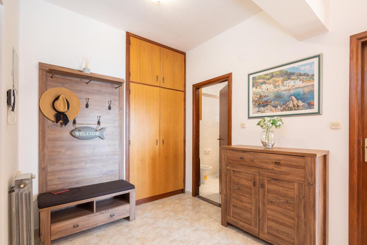 Beachfront Xxl - 2 Apartments Together - Lokva Rogoznica Ngoại thất bức ảnh