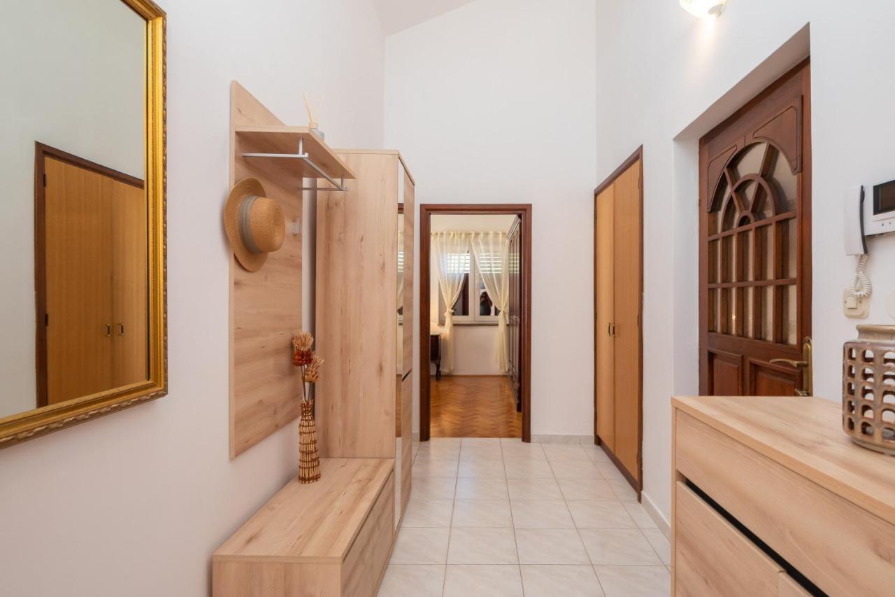 Beachfront Xxl - 2 Apartments Together - Lokva Rogoznica Ngoại thất bức ảnh