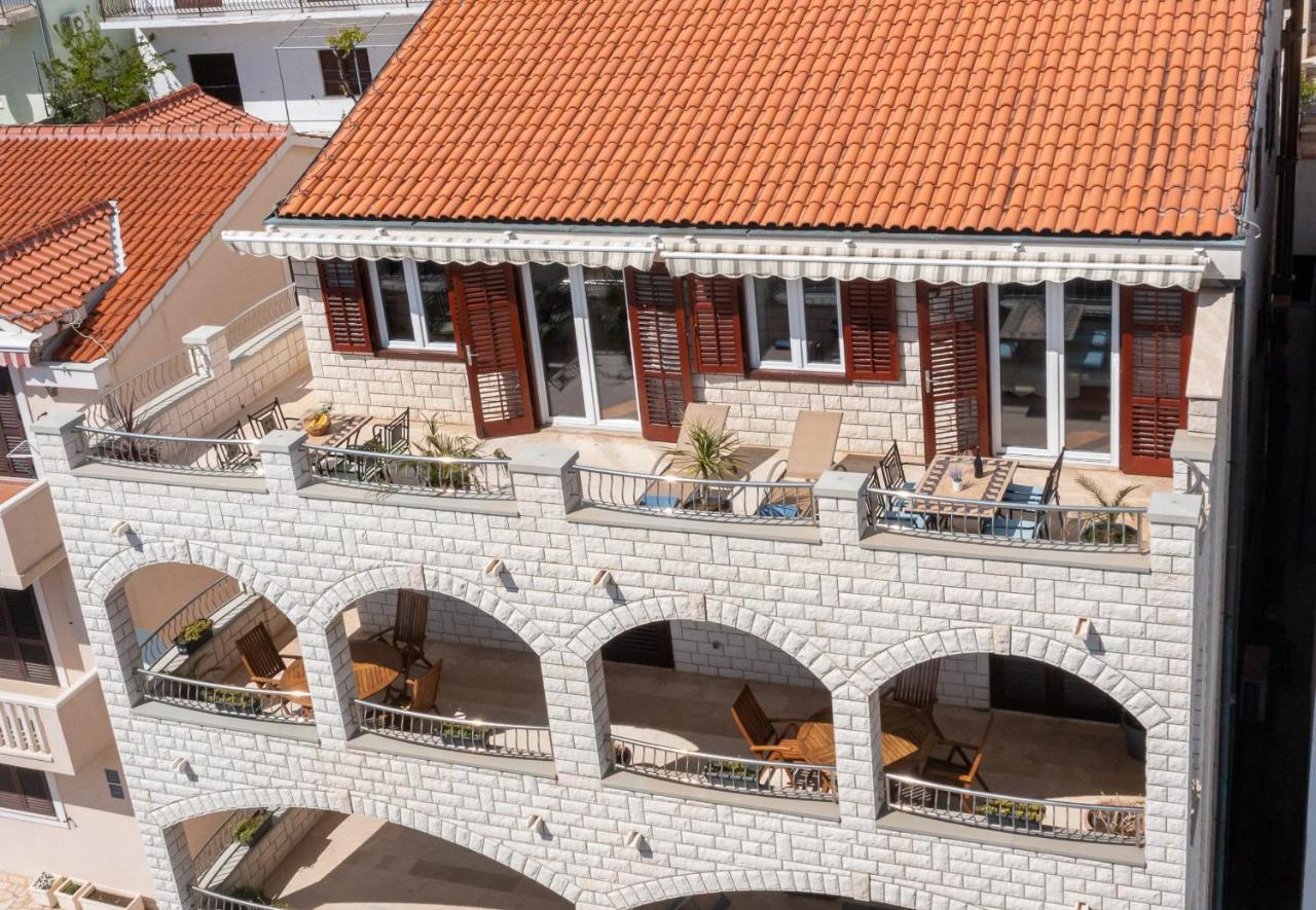 Beachfront Xxl - 2 Apartments Together - Lokva Rogoznica Ngoại thất bức ảnh